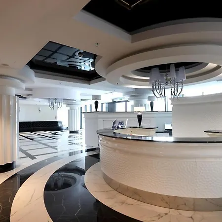 Hanza Tower Diamond Class *