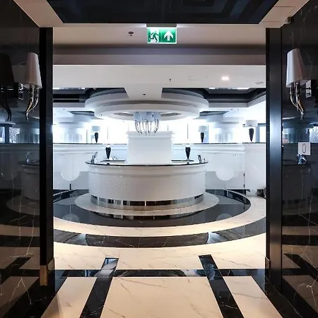 Hanza Tower Diamond Class 슈체친