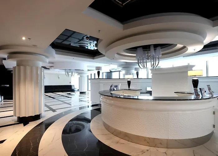 Hanza Tower Diamond Class *